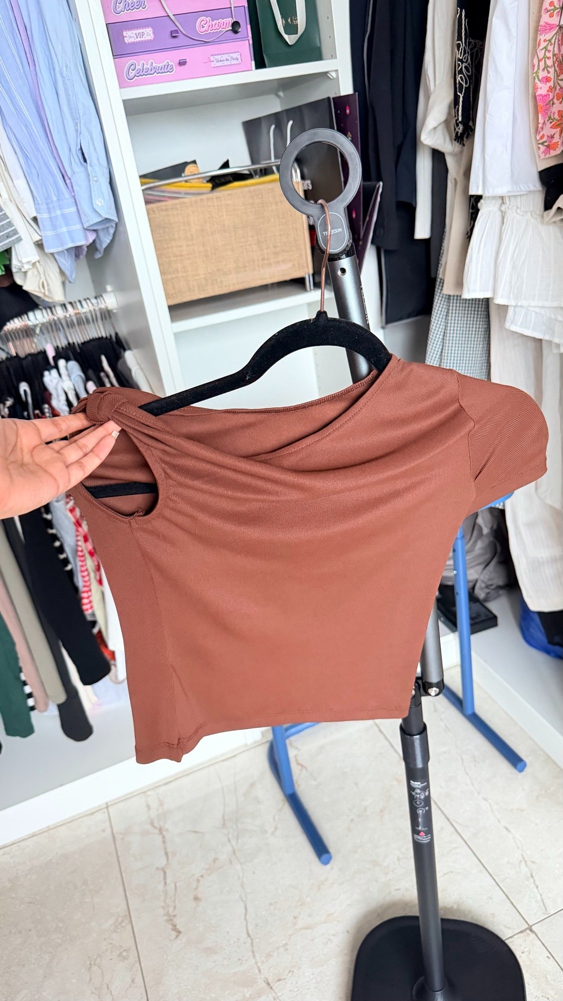 Oyela Knot Shoulder Fitted Top - Brown — photo 1